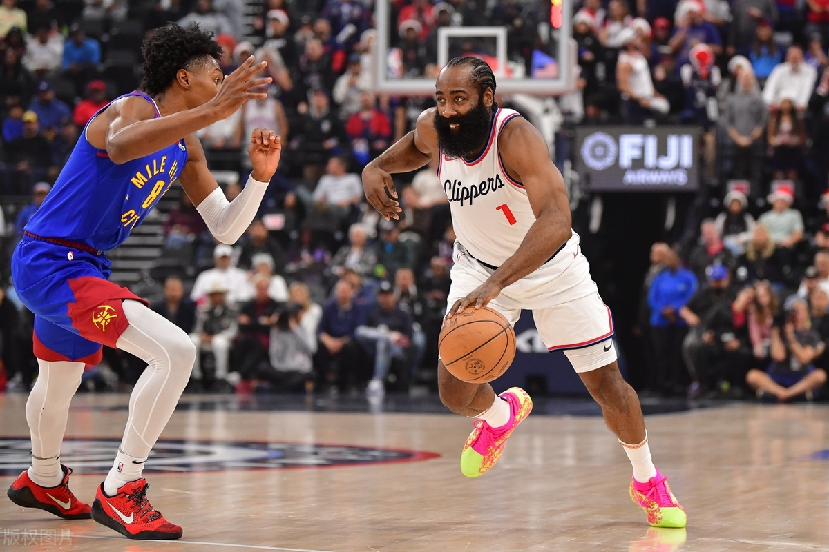 爱游戏正版-哈登意外战胜西班牙队，战术调整引爆全场！(哈登退步原因)