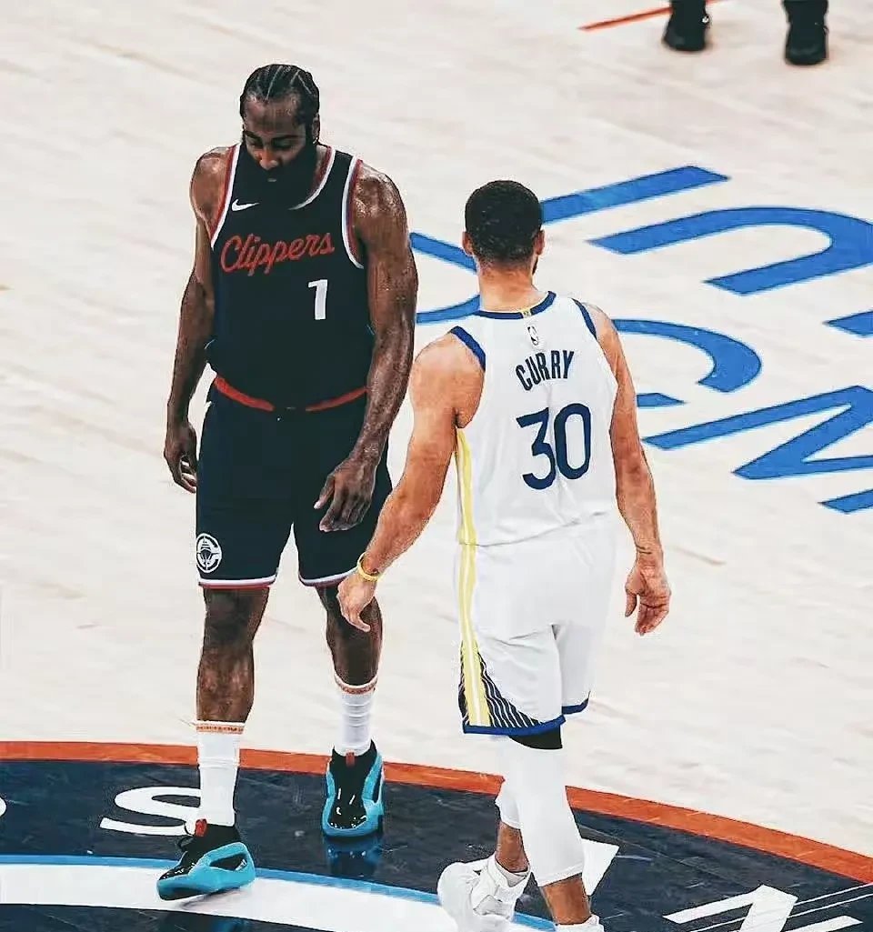 爱游戏入口-哈登与70激战RNG分钟，出色防守胜负难料！，西亚卡姆焦点对战再创辉煌时刻的简单介绍