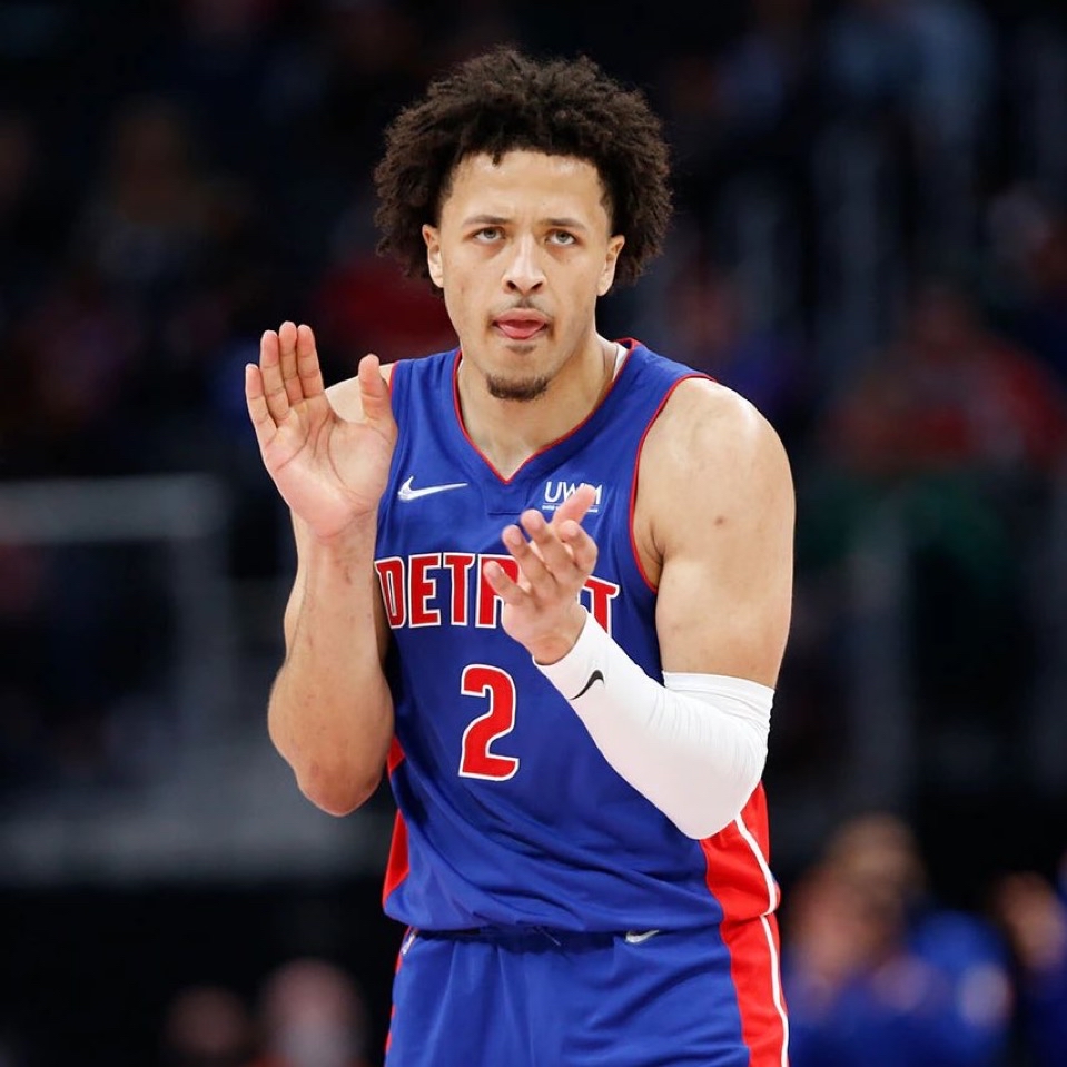 底特律活塞训练开放日；关键时刻止住颓势引欢呼；亚冠在即；临场指挥获称赞的简单介绍