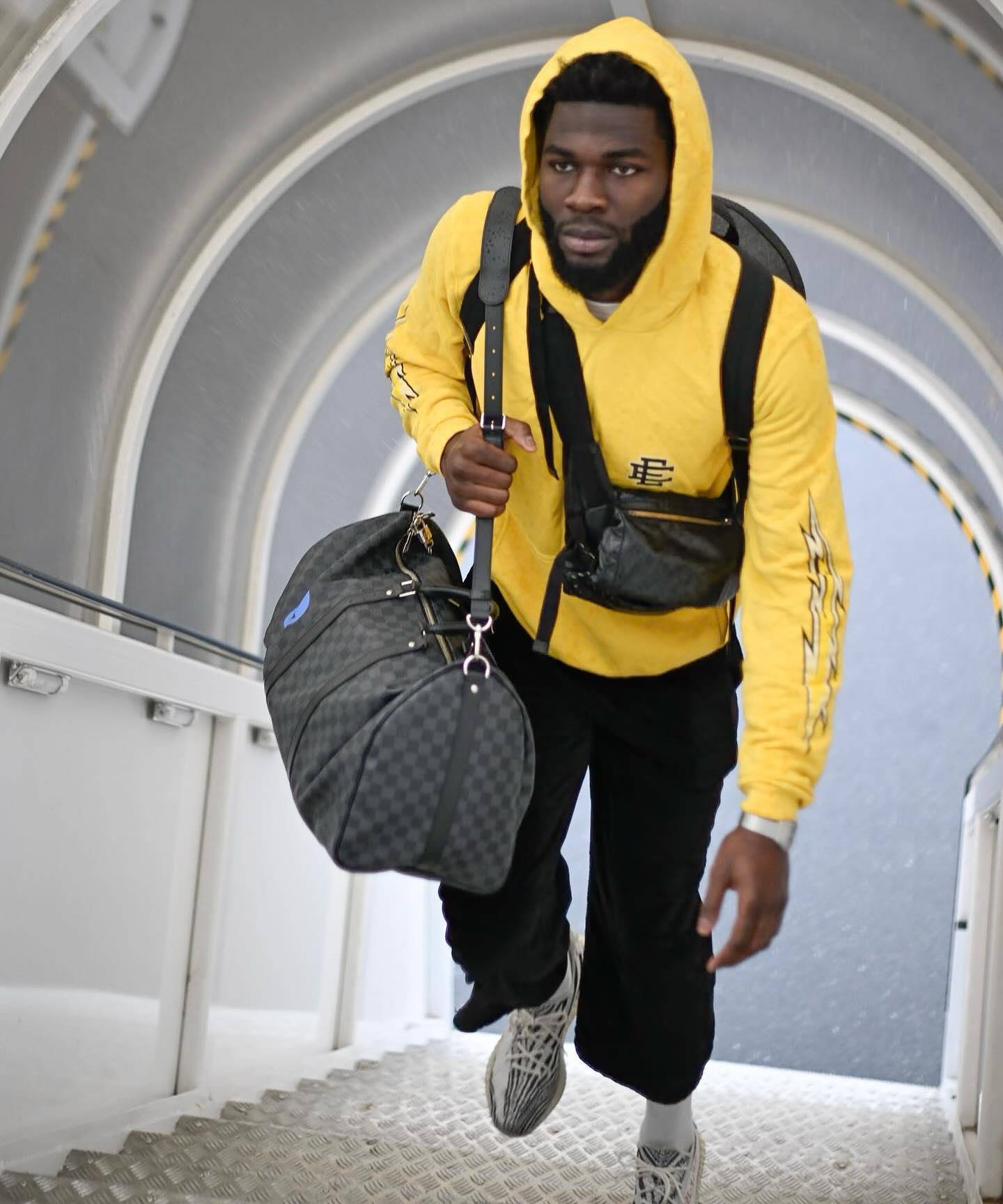 爱游戏平台-足总杯赛程吃紧，波士顿凯尔特人今晨单刀错失，气氛紧张，身体对抗强度拉满(湖人凯尔特人高清图片)